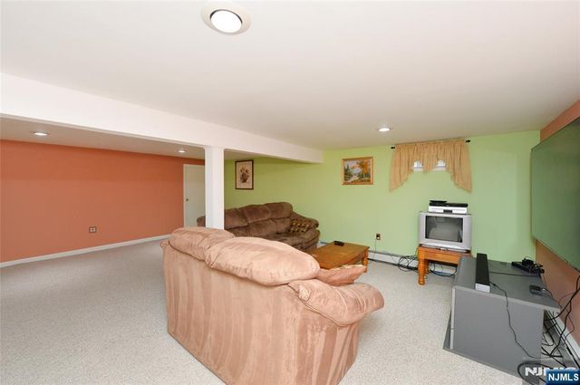 11-01 1st Street, Fair Lawn, NJ 07410