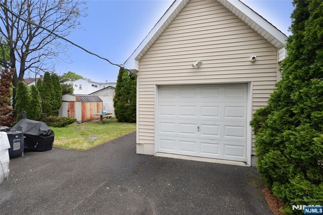 11-01 1st Street, Fair Lawn, NJ 07410