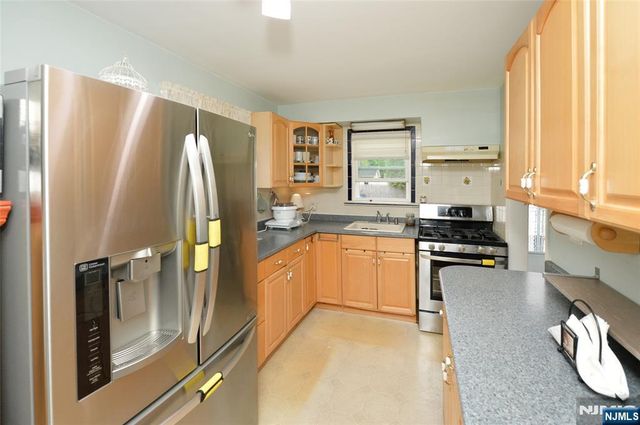 11-01 1st Street, Fair Lawn, NJ 07410