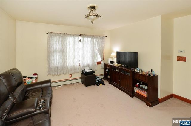 11-01 1st Street, Fair Lawn, NJ 07410