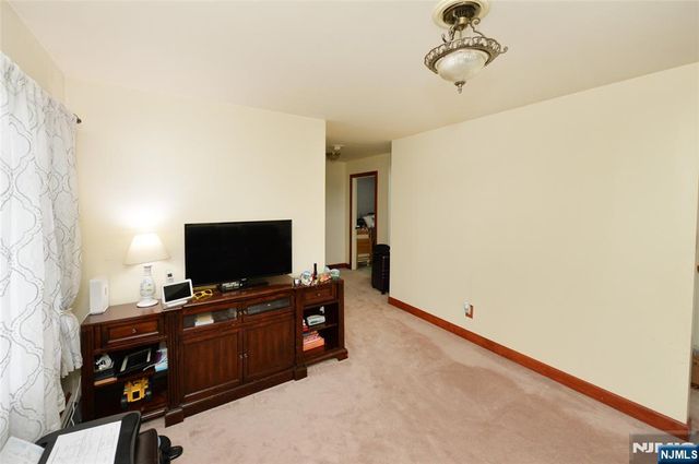 11-01 1st Street, Fair Lawn, NJ 07410