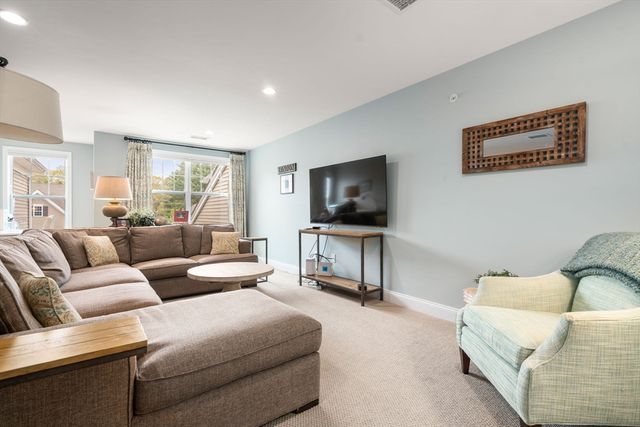 65 Glen Ellen Blvd 65, Millis, MA 02054