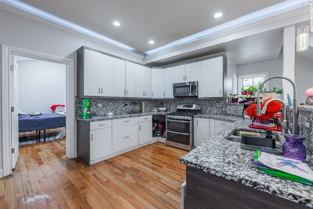 844 N Laramie Avenue, Chicago, IL 60651