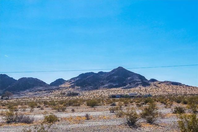 127 Waylyn, 29 Palms, CA 92277