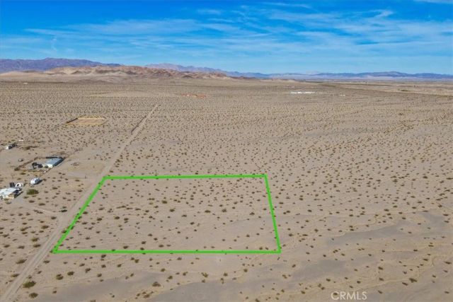 127 Waylyn, 29 Palms, CA 92277