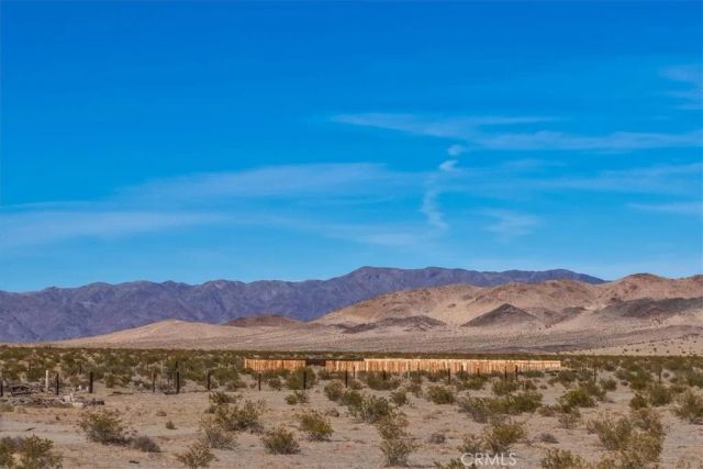 127 Waylyn, 29 Palms, CA 92277