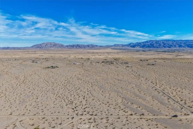 127 Waylyn, 29 Palms, CA 92277