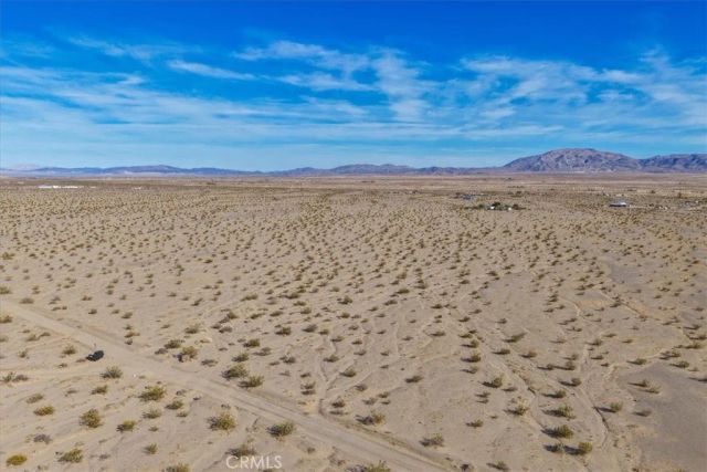 127 Waylyn, 29 Palms, CA 92277