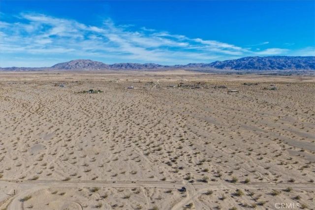 127 Waylyn, 29 Palms, CA 92277