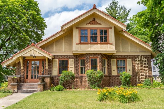1702 E State Street, Rockford, IL 61104