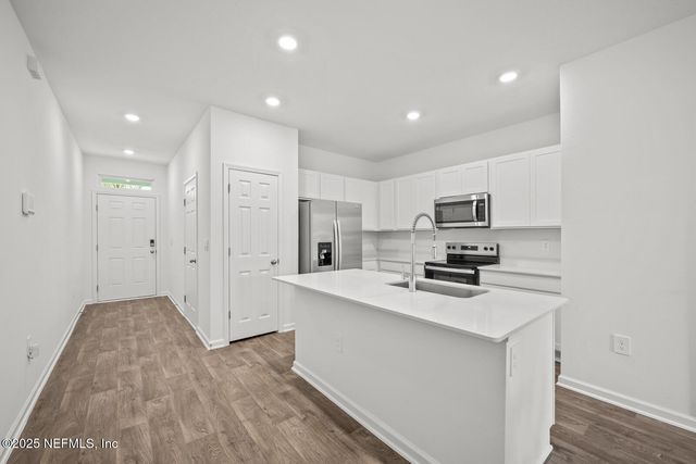 608 CELTIC Drive, Jacksonville, FL 32218