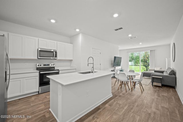 608 CELTIC Drive, Jacksonville, FL 32218