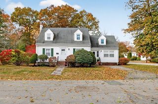 39 Harwich Rd, Brockton, MA 02301