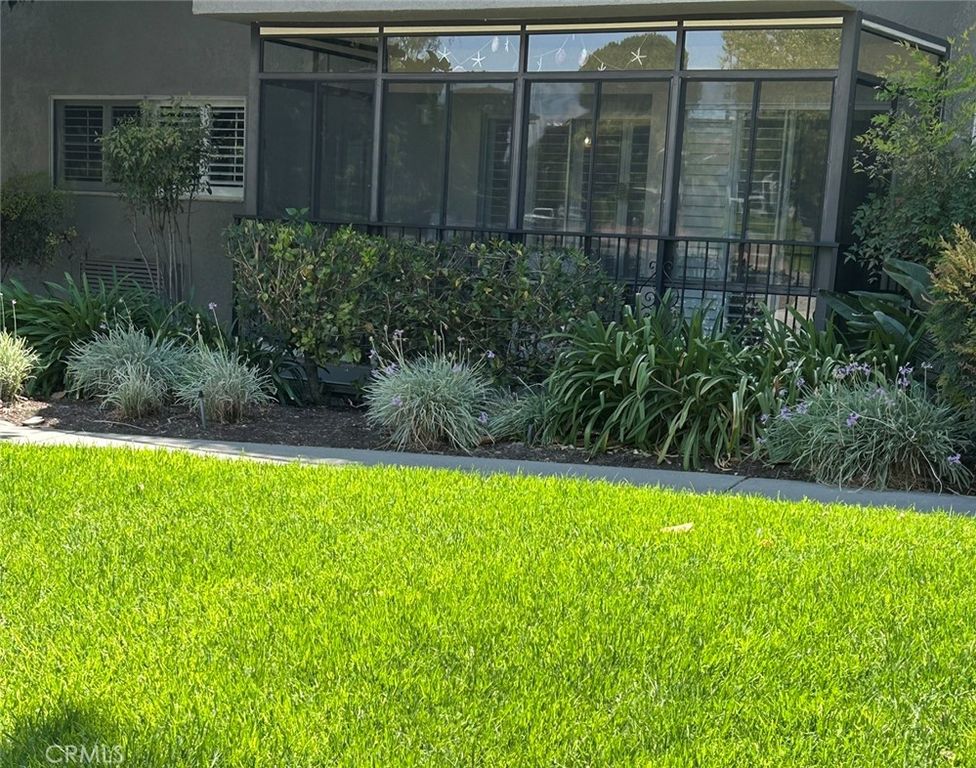 Image 2 of property listing at 2393 Via Mariposa W 1-G, Laguna Woods, CA 92637