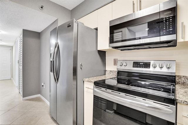 2334 S Cypress Bend Drive 304, Pompano Beach, FL 33069