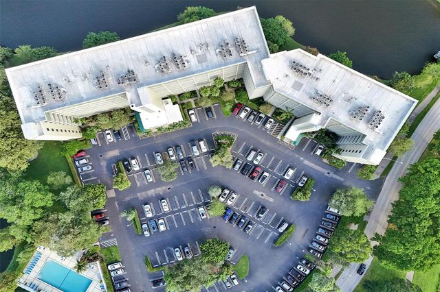 2334 S Cypress Bend Drive 304, Pompano Beach, FL 33069