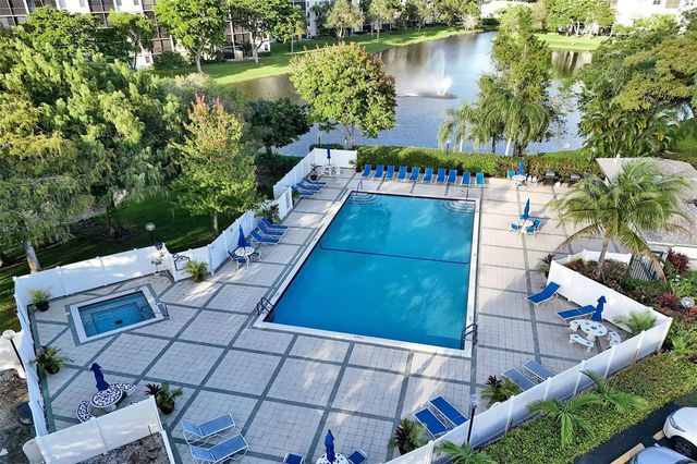 2334 S Cypress Bend Drive 304, Pompano Beach, FL 33069