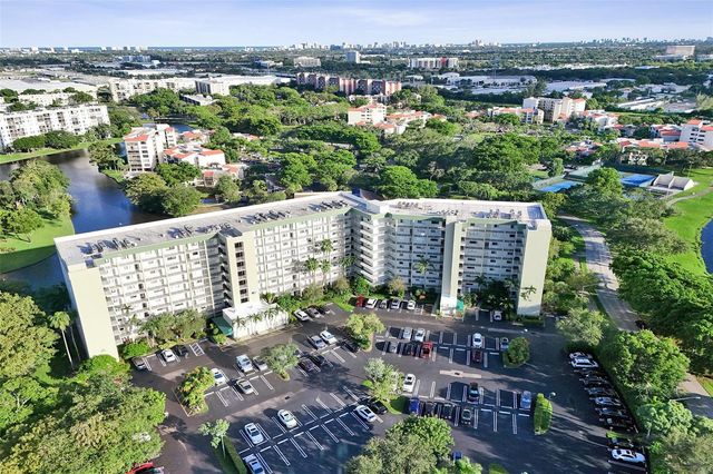 2334 S Cypress Bend Drive 304, Pompano Beach, FL 33069