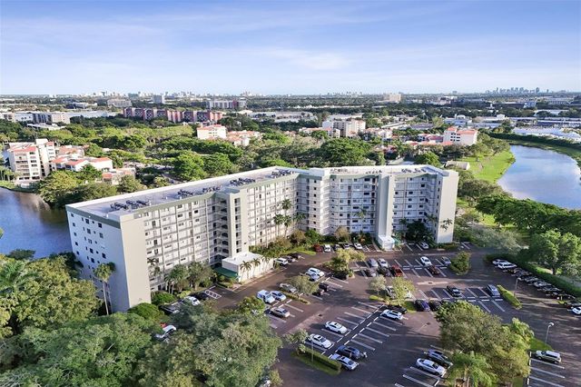 2334 S Cypress Bend Drive 304, Pompano Beach, FL 33069