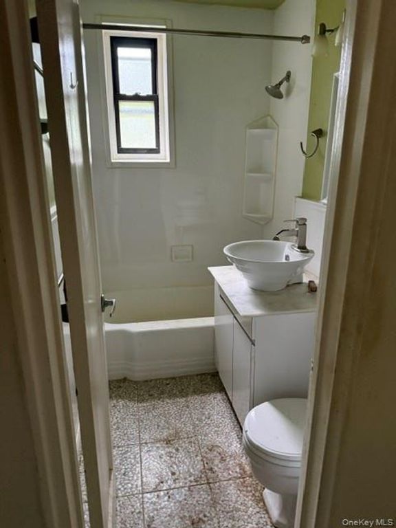 32-40 92nd Street B409, East Elmhurst, NY 11369 — exterior