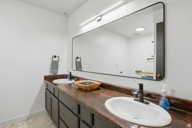 2853 E WILLOW HILLS DR, Sandy, UT 84093