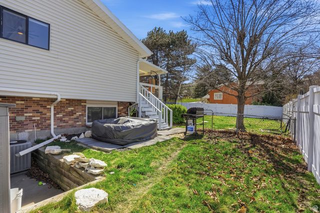 2853 E WILLOW HILLS DR, Sandy, UT 84093