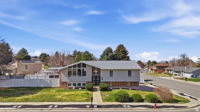 2853 E WILLOW HILLS DR, Sandy, UT 84093
