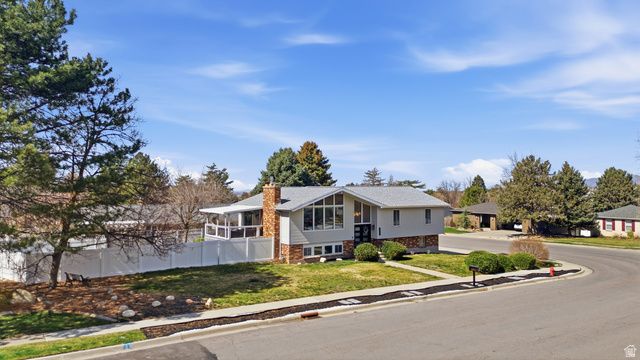 2853 E WILLOW HILLS DR, Sandy, UT 84093