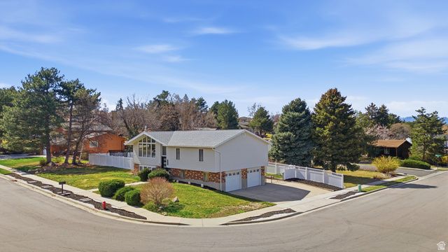 2853 E WILLOW HILLS DR, Sandy, UT 84093