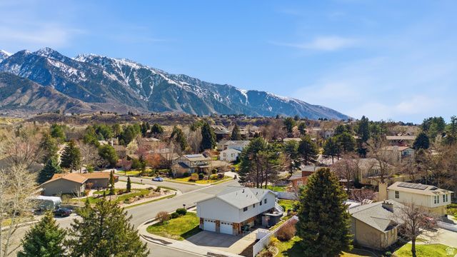 2853 E WILLOW HILLS DR, Sandy, UT 84093