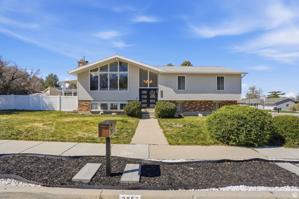 2853 E WILLOW HILLS DR, Sandy, UT 84093