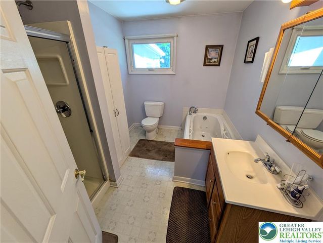 524 Walnut Drive, Lehigh Twp, PA 18067