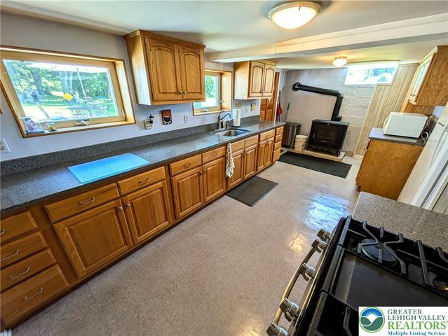 524 Walnut Drive, Lehigh Twp, PA 18067