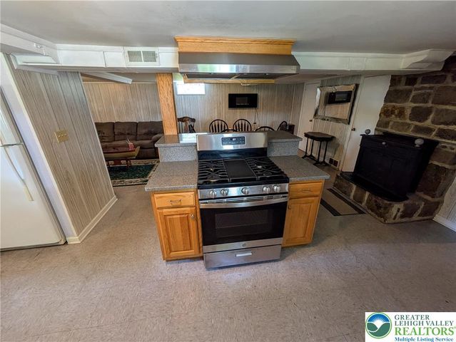 524 Walnut Drive, Lehigh Twp, PA 18067
