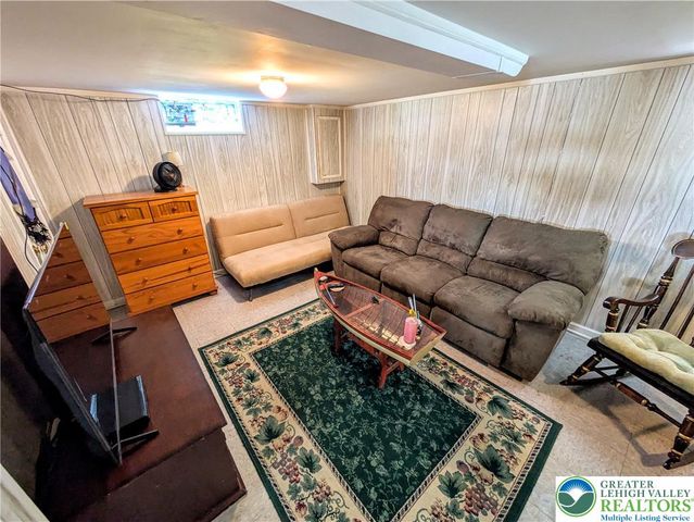 524 Walnut Drive, Lehigh Twp, PA 18067