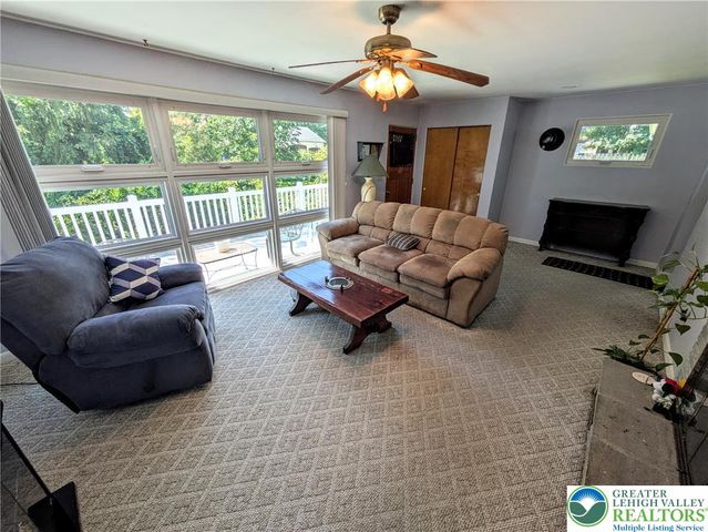 524 Walnut Drive, Lehigh Twp, PA 18067