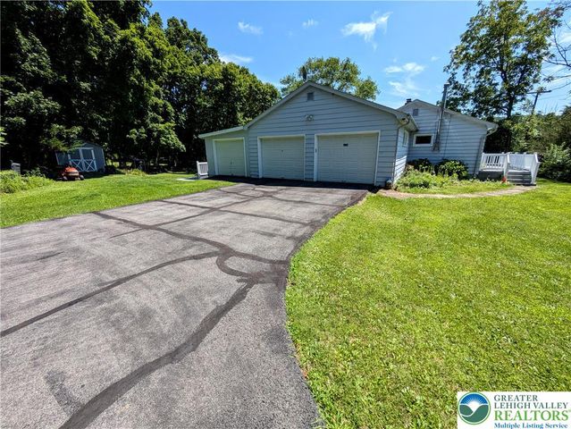 524 Walnut Drive, Lehigh Twp, PA 18067