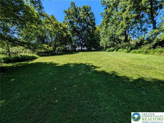 524 Walnut Drive, Lehigh Twp, PA 18067