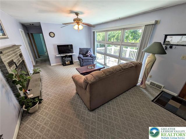 524 Walnut Drive, Lehigh Twp, PA 18067