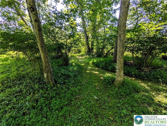 524 Walnut Drive, Lehigh Twp, PA 18067