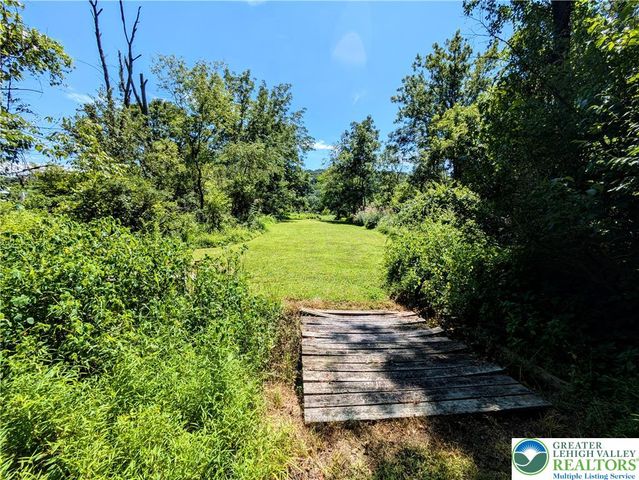 524 Walnut Drive, Lehigh Twp, PA 18067