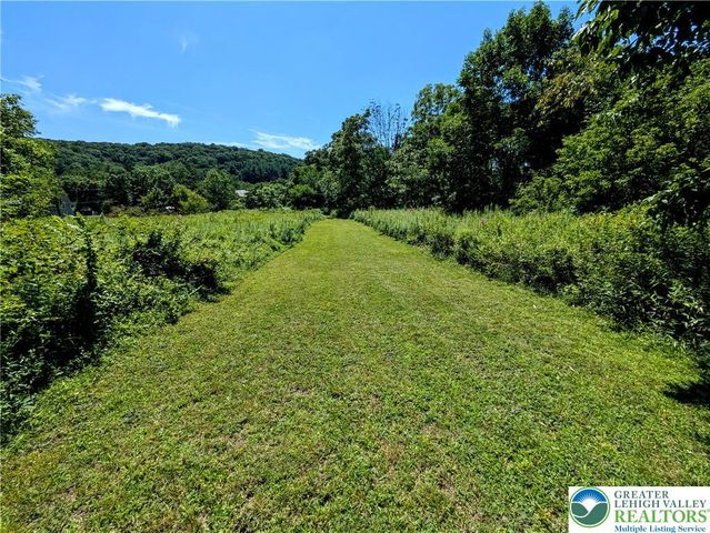 524 Walnut Drive, Lehigh Twp, PA 18067