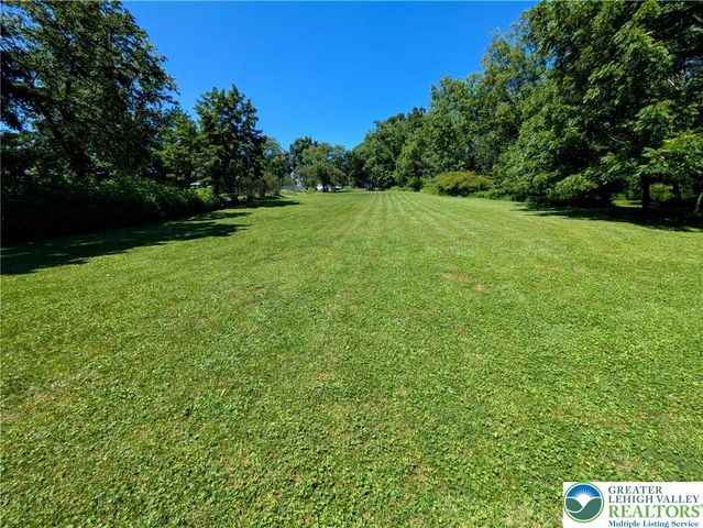 524 Walnut Drive, Lehigh Twp, PA 18067