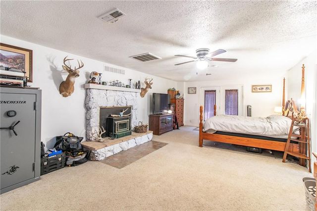 1150 SE 140P Road, Clinton, MO 65355