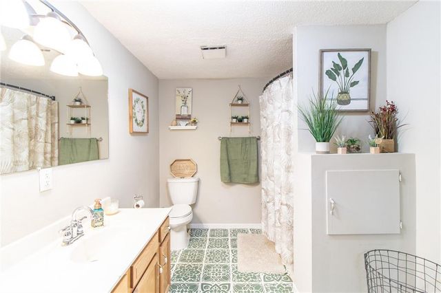 1150 SE 140P Road, Clinton, MO 65355