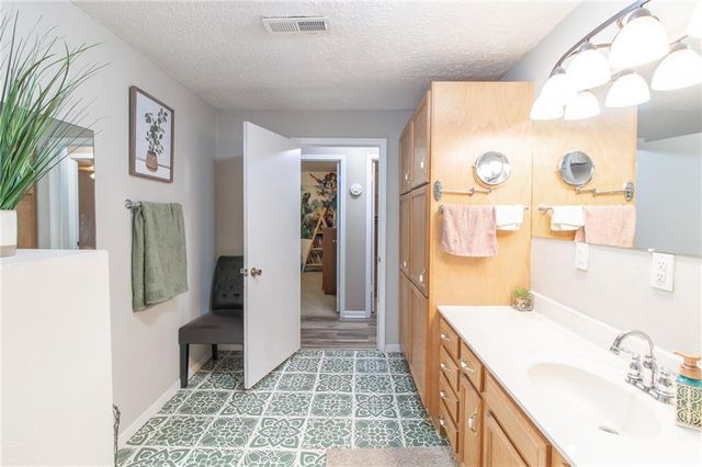 1150 SE 140P Road, Clinton, MO 65355