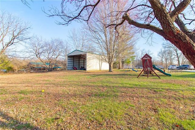 1150 SE 140P Road, Clinton, MO 65355