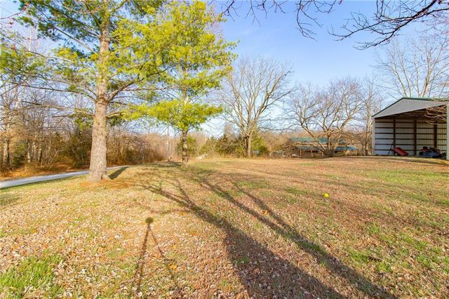 1150 SE 140P Road, Clinton, MO 65355