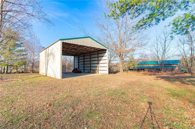 1150 SE 140P Road, Clinton, MO 65355