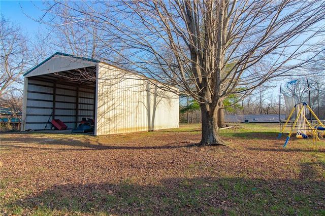1150 SE 140P Road, Clinton, MO 65355